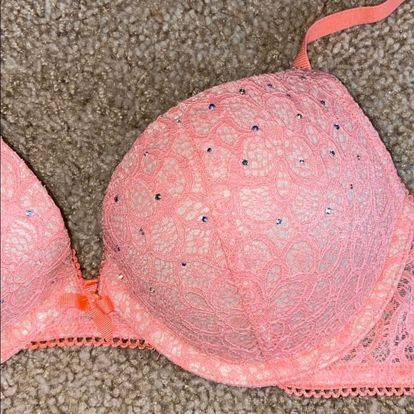 Victoria’s Secret Push Up bra - Picture 2 of 7